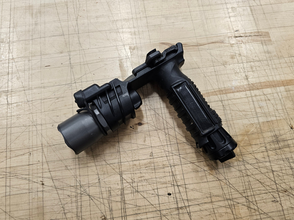 Surefire M900A Vertical Weaponlight w/ ARMS Mount – A&A Tactical