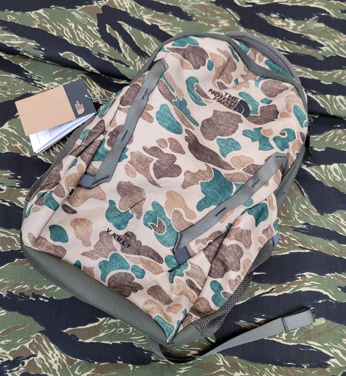 military north face backpack mens THE NORTH FACE VAULT BACKPACK (HAWTHORNE KHAKI DUCK CAMO PRINT/NEW TAU – A&A Tactical